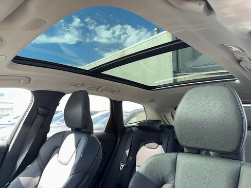 Certified 2023 Volvo XC60 B5 Plus image 30