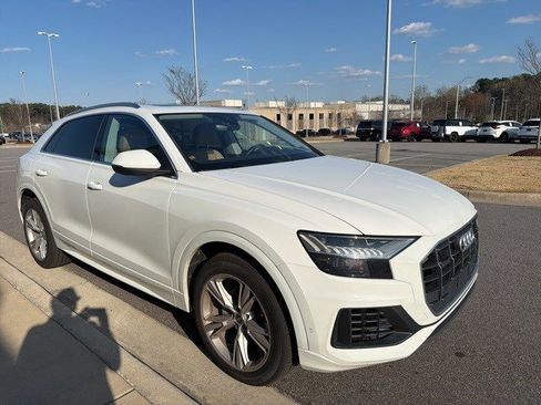 Used 2023 Audi Q8 Premium image 7