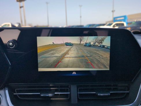 Used 2025 Chevrolet Trax LT w/ LT Convenience Package image 14