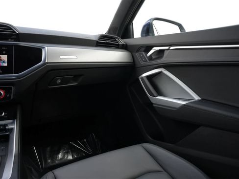 Used 2025 Audi Q3 2.0T Premium image 8