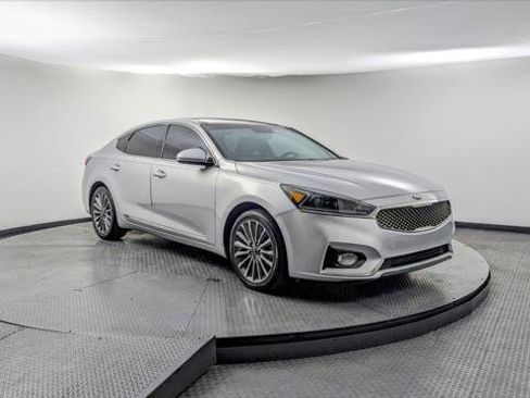 Used 2017 Kia Cadenza Premium w/ Luxury Package image 9