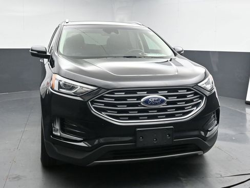 Used 2019 Ford Edge Titanium w/ Cargo Accessory Package image 3
