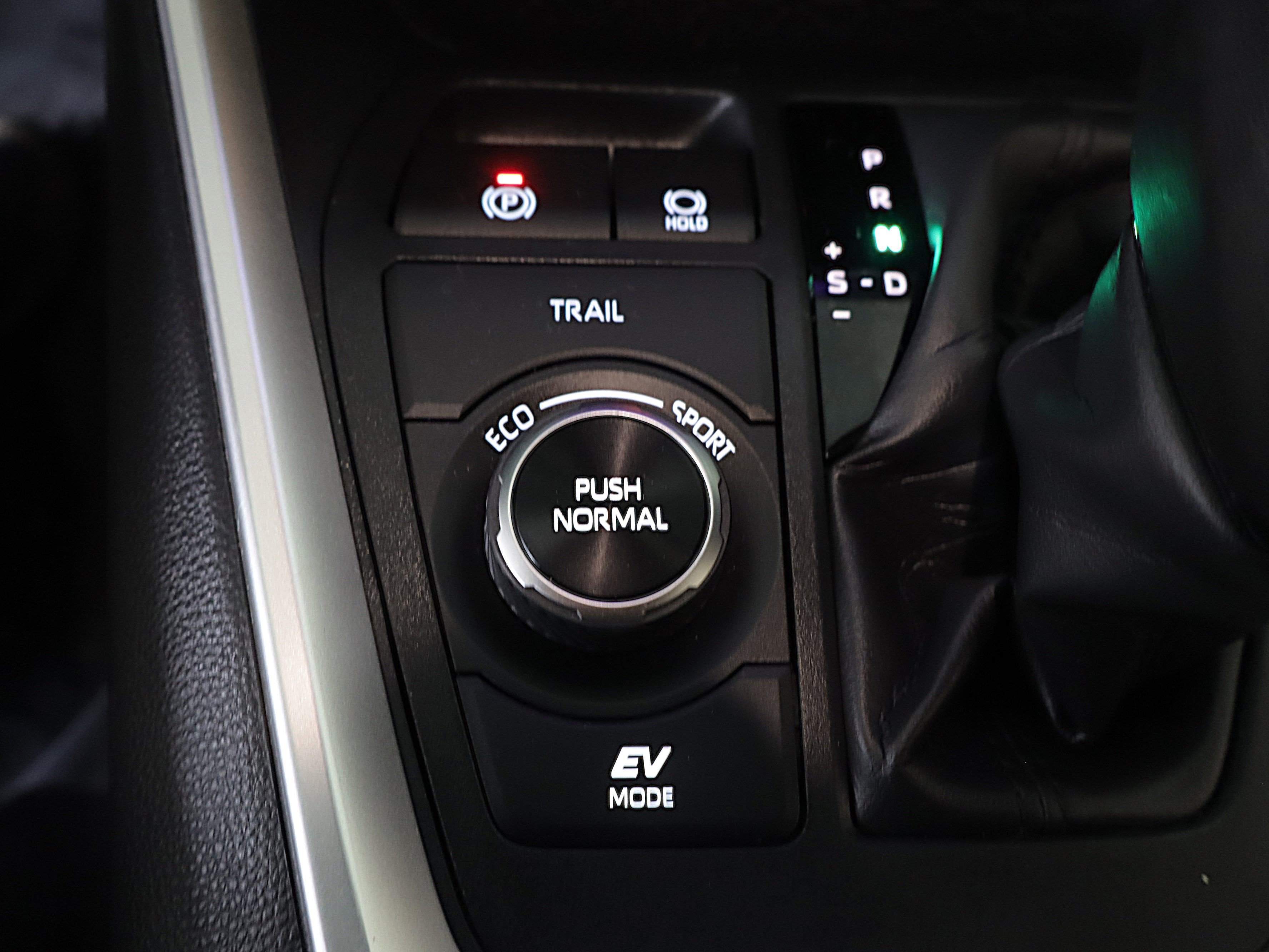 Used 2023 Toyota RAV4 SE AWD/4WD image 17