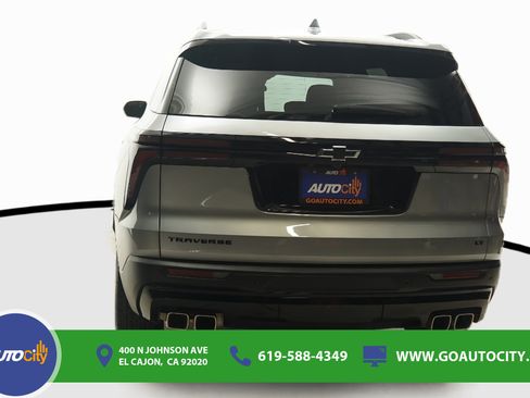 Used 2024 Chevrolet Traverse LT w/ Midnight/Sport Edition FWD image 16