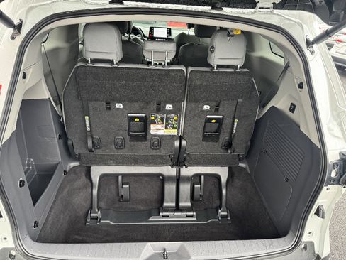 Used 2024 Toyota Sienna XLE w/ XLE Plus Package image 14