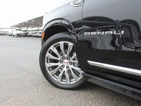 Used 2022 GMC Yukon Denali w/ Denali Ultimate Package image 12