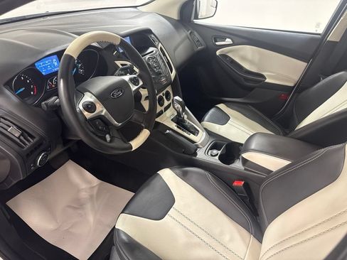 Used 2014 Ford Focus SE w/ Equipment Group 201A FWD image 17