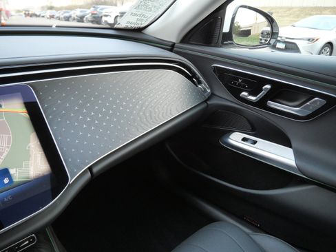 Used 2025 Mercedes-Benz E 350 4MATIC Sedan image 23