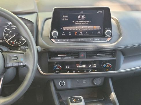 Used 2023 Nissan Rogue SV image 14