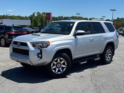 Used 2018 Toyota 4Runner TRD Off-Road AWD/4WD image 2