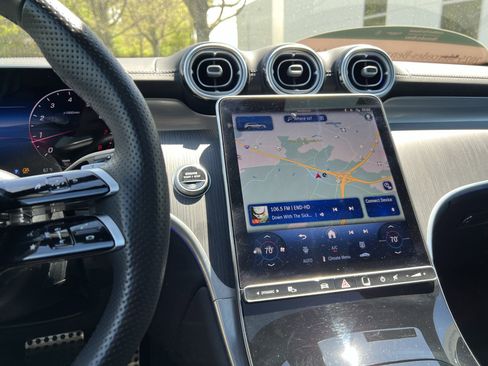 Used 2025 Mercedes-Benz GLC 300 4MATIC image 31