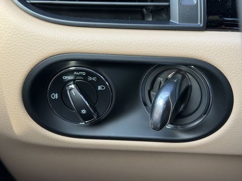 New 2025 Porsche Macan image 28