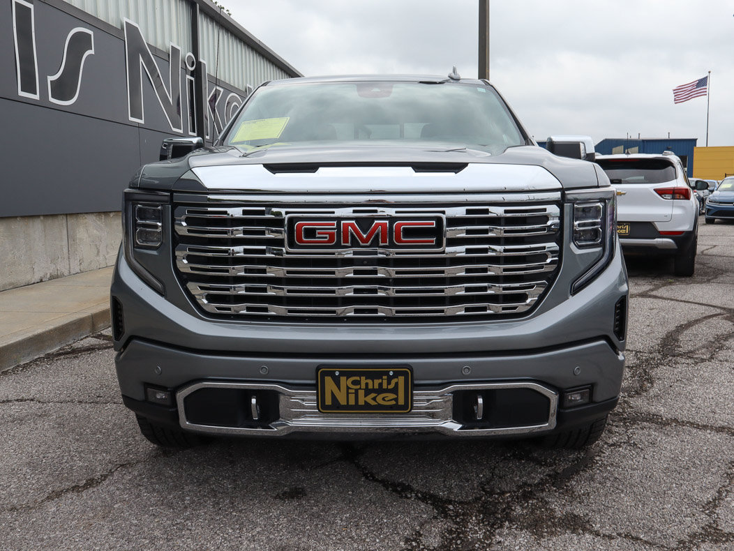 Used 2023 GMC Sierra 1500 Denali w/ Denali Reserve Package AWD/4WD image 2