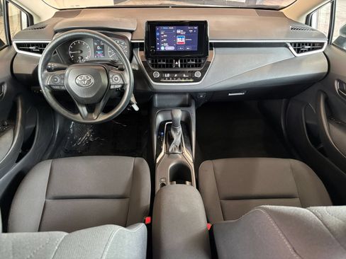Used 2025 Toyota Corolla LE FWD image 30