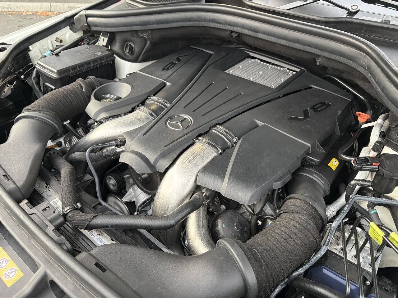 Used 2015 Mercedes-Benz GL 550 4MATIC w/ Driver Assistance Package image 20