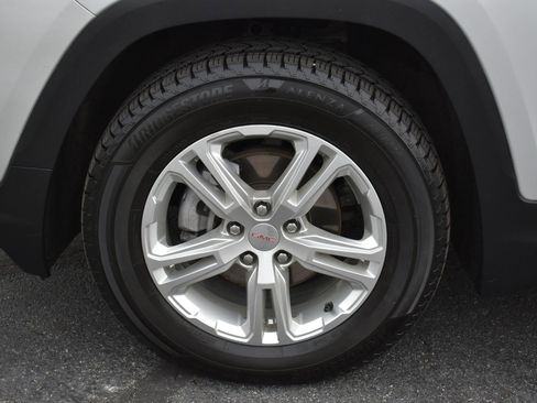 Used 2022 GMC Terrain SLE w/ Driver Convenience Package image 11