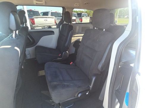 Used 2016 Dodge Grand Caravan SXT image 18
