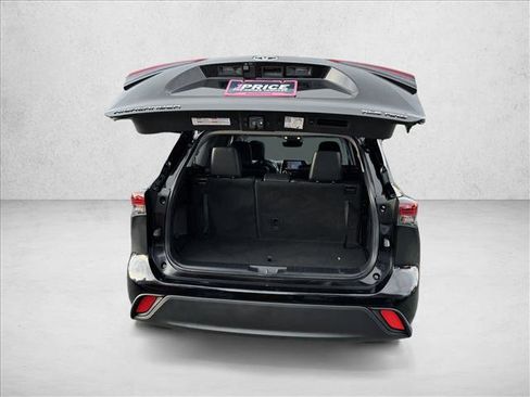 Used 2024 Toyota Highlander XLE image 7