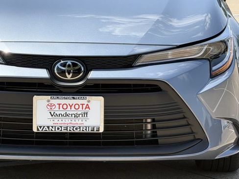 Used 2025 Toyota Corolla LE FWD image 9