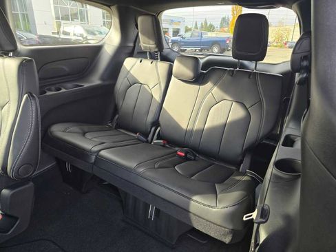 New 2026 Chrysler Pacifica Select image 17