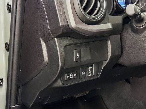 Used 2023 Toyota Tacoma TRD Off-Road image 17