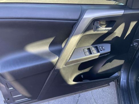 Used 2016 Toyota RAV4 XLE image 21