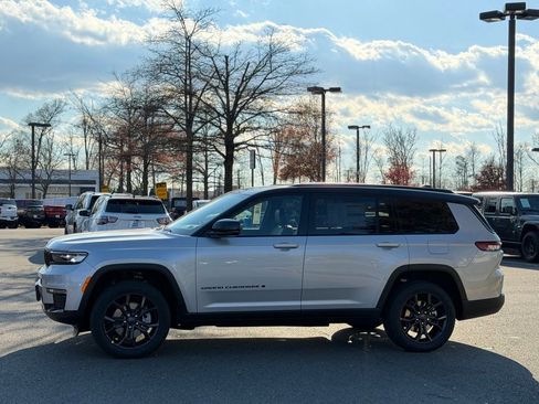 New 2025 Jeep Grand Cherokee L Limited image 11