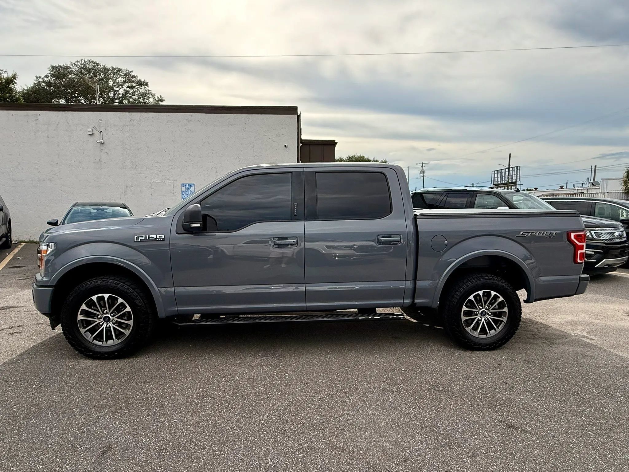 Used 2020 Ford F150 XLT w/ Equipment Group 302A Luxury AWD/4WD image 2