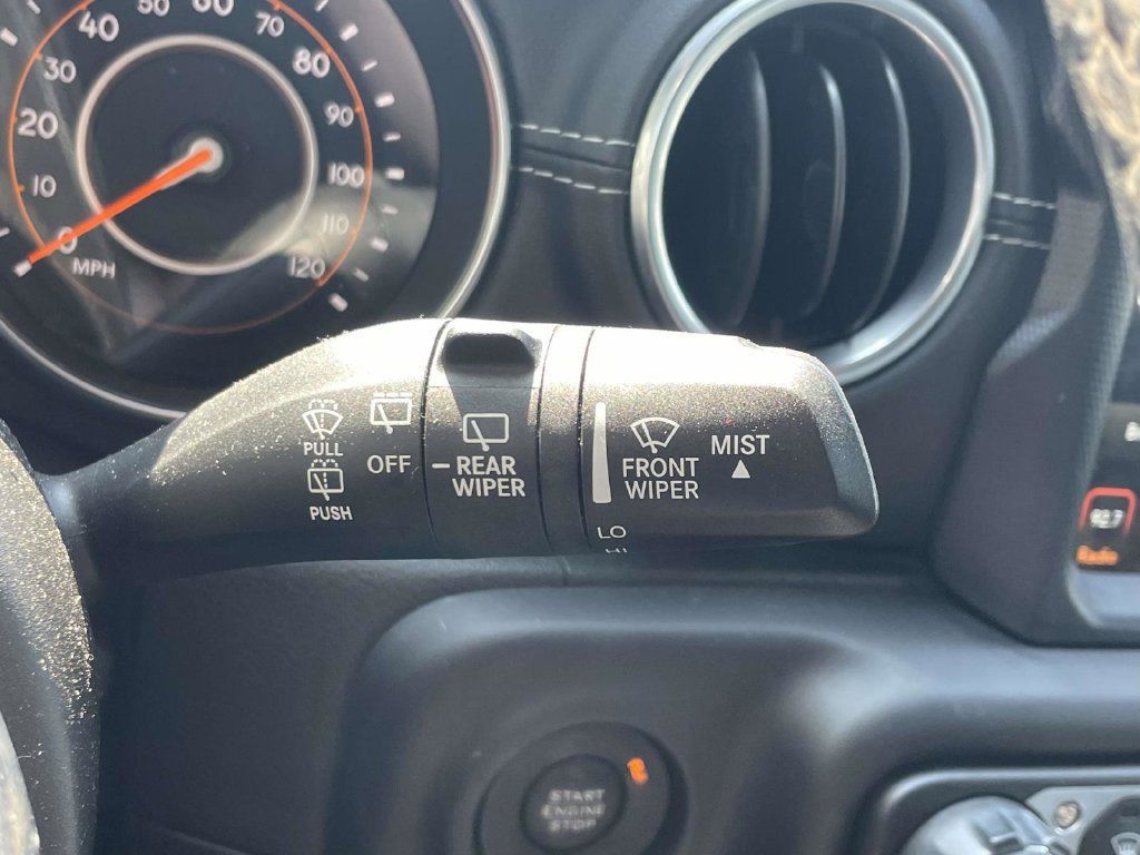 Used 2018 Jeep Wrangler Unlimited Sahara AWD/4WD image 30