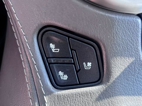 Used 2019 GMC Yukon Denali w/ Denali Ultimate Package AWD/4WD image 18