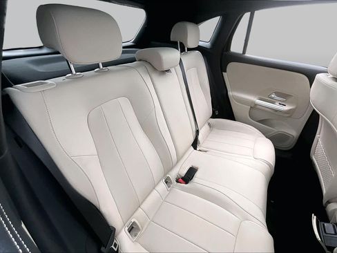 Used 2025 Mercedes-Benz GLA 250 image 18