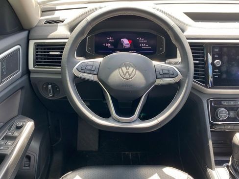 Certified 2022 Volkswagen Atlas SE image 3