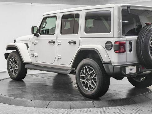 Used 2024 Jeep Wrangler Sahara image 5