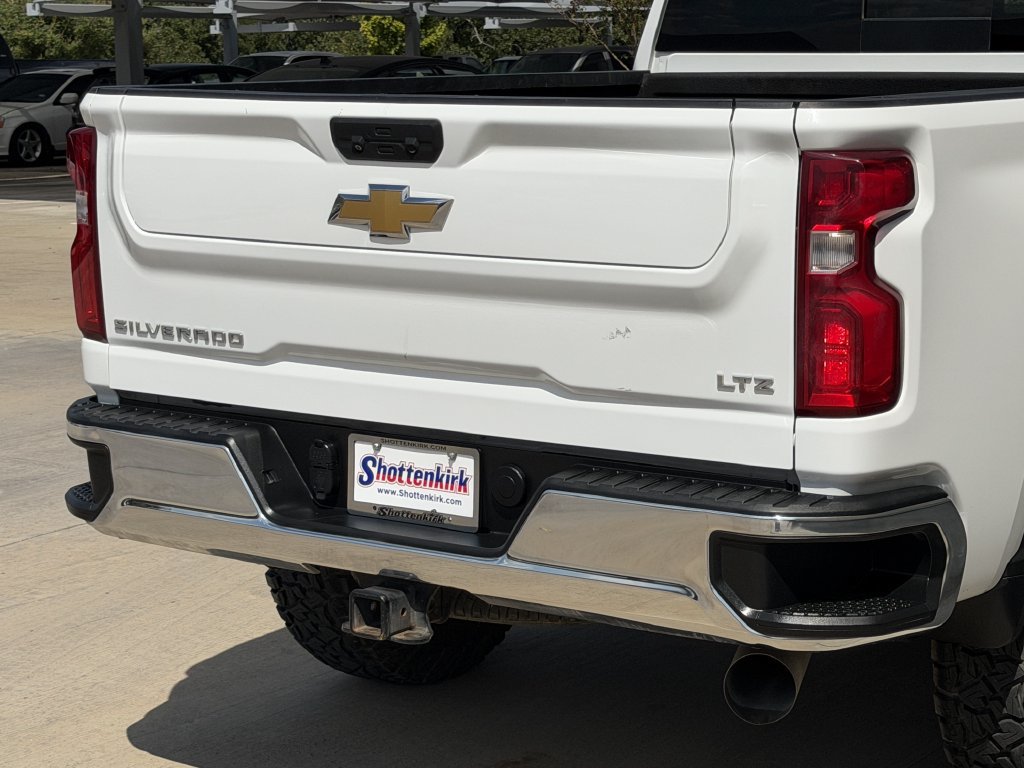 Used 2022 Chevrolet Silverado 2500 LTZ w/ LTZ Convenience Package AWD/4WD image 6