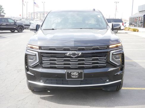 Used 2025 Chevrolet Suburban High Country AWD/4WD image 3
