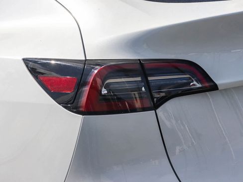 Used 2023 Tesla Model Y Long Range image 9