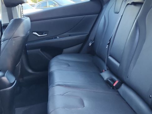 Used 2021 Hyundai Elantra Limited FWD image 6