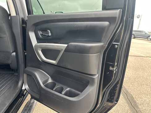 Used 2017 Nissan Titan SV AWD/4WD image 34