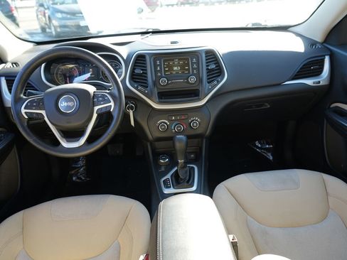 Used 2016 Jeep Cherokee Sport image 26