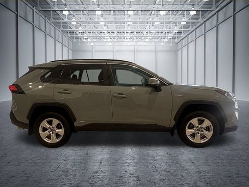 Used 2020 Toyota RAV4 XLE w/ Convenience Package AWD/4WD image 4