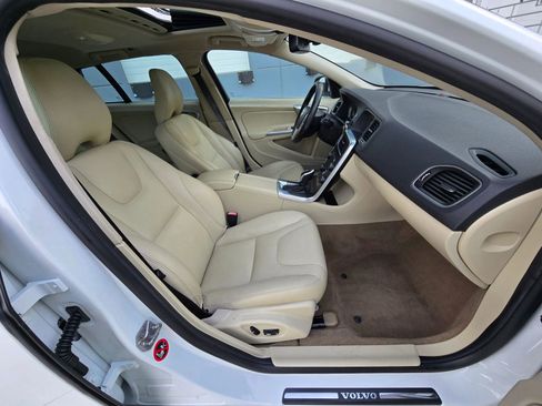 Used 2015 Volvo V60 T5 Premier image 18