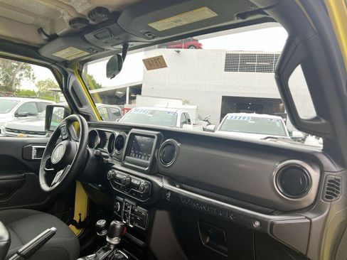 Used 2023 Jeep Wrangler Unlimited Sport AWD/4WD image 28