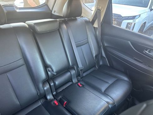 Used 2017 Nissan Rogue SL image 5