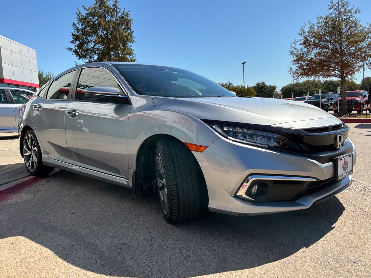 Used 2019 Honda Civic Touring image 4