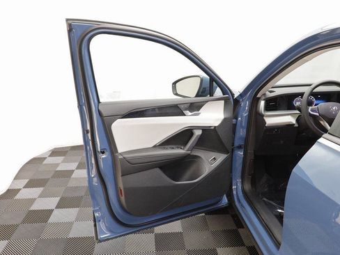 New 2025 Volkswagen Tiguan SE image 5