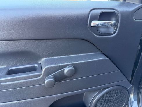 Used 2015 Jeep Patriot Sport FWD image 11