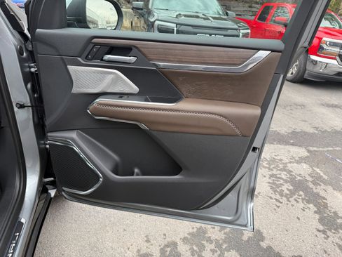 New 2026 GMC Acadia Denali Ultimate w/ LPO, Rugged Package AWD/4WD image 25