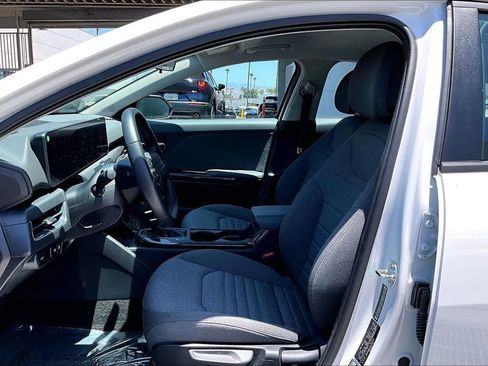 Used 2025 Kia K4 EX FWD image 16