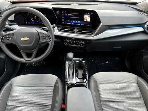 Certified 2025 Chevrolet Trax LT image 13