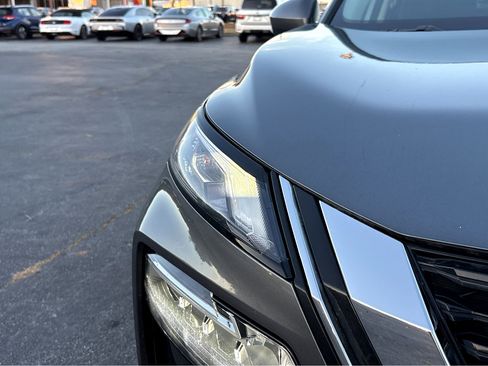 Used 2023 Nissan Rogue SV image 23